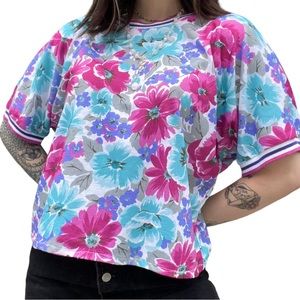 Y2K Vintage Floral Tee • Size 18/Medium/Large 🌸